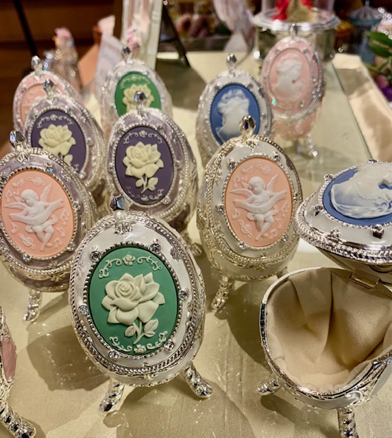 春はイースターのエッグハント「あなたはどのエッグを見つけた？」